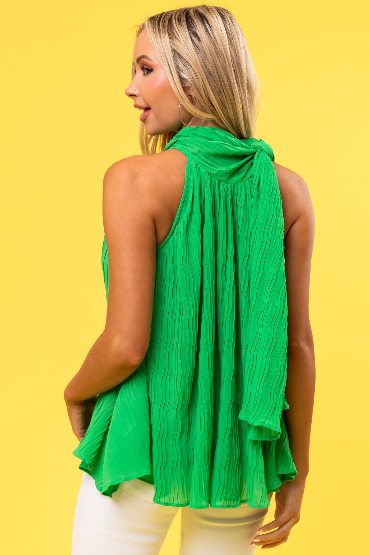 Kiwi Sleeveless Neck Tie Pleated Blouse
