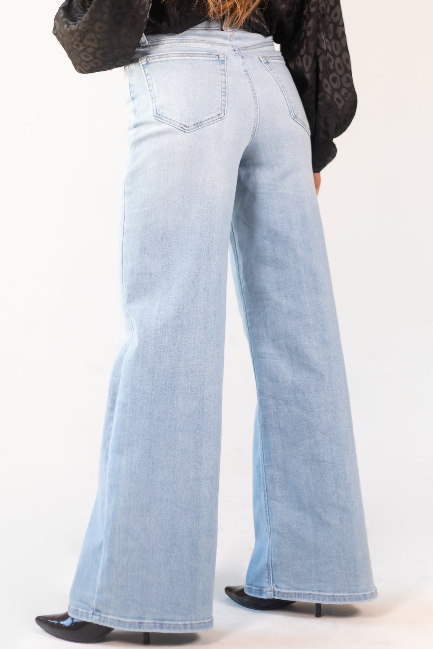 Light Wash High Rise Zipper Fly Wide Leg Jeans