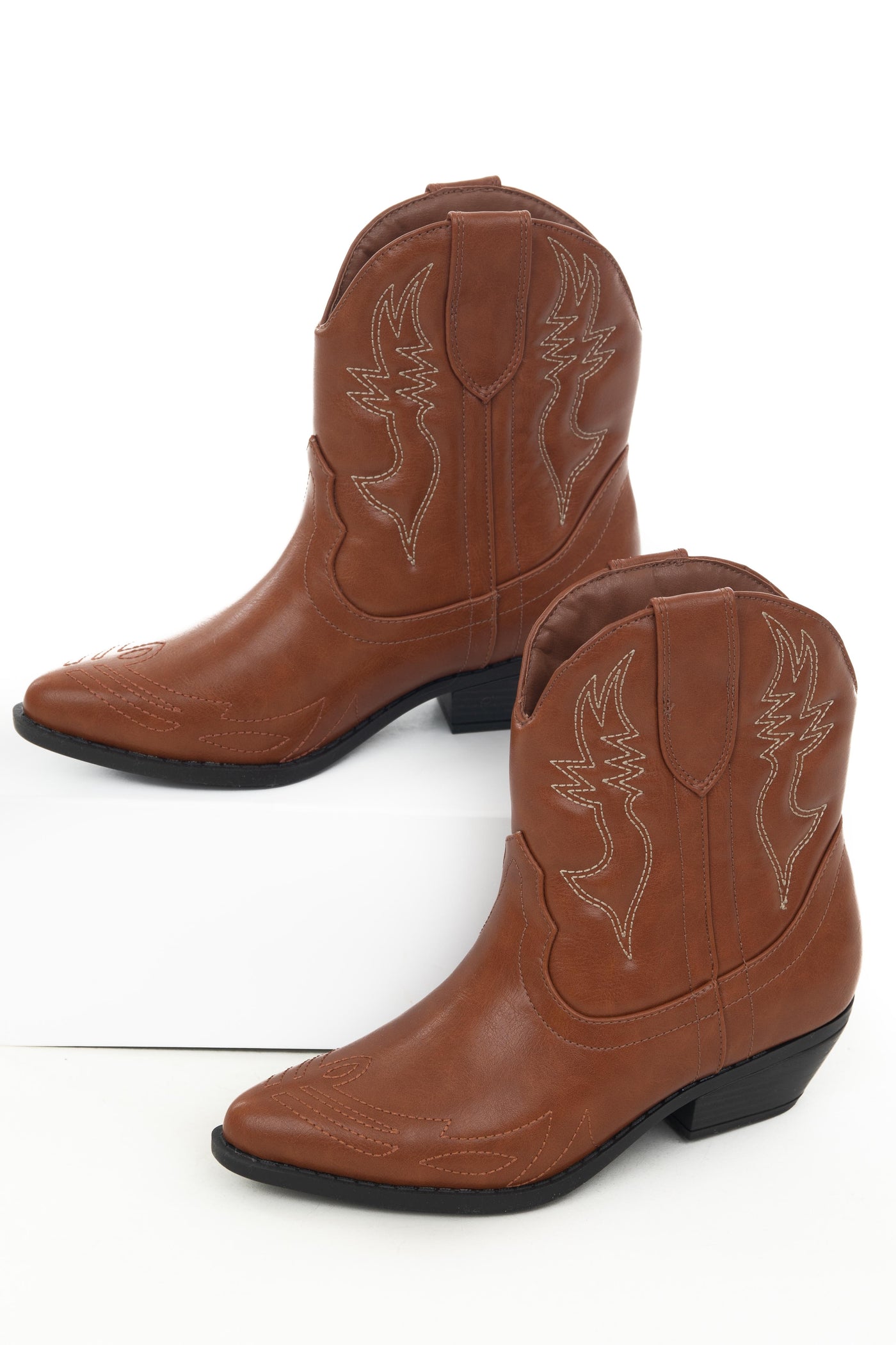 Cinnamon Western Style Pointed Toe Booties