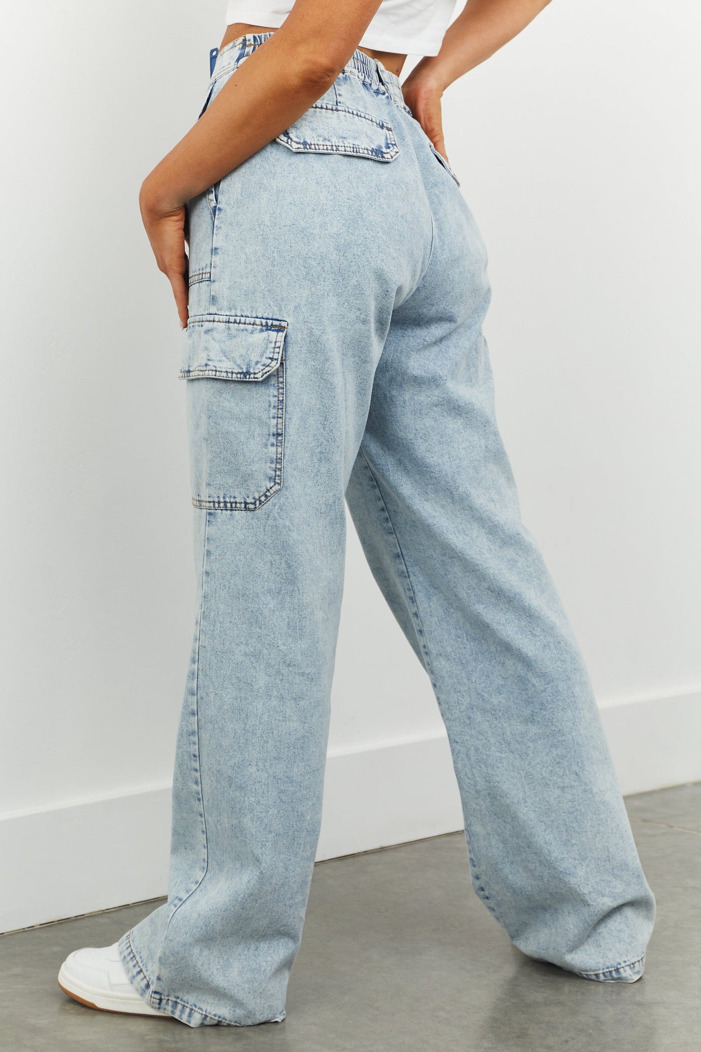 Light Acid Wash Wide Leg Cargo Pants