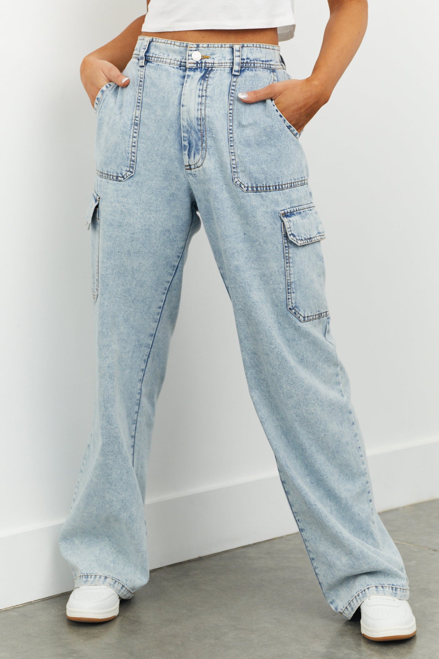 Light Acid Wash Wide Leg Cargo Pants