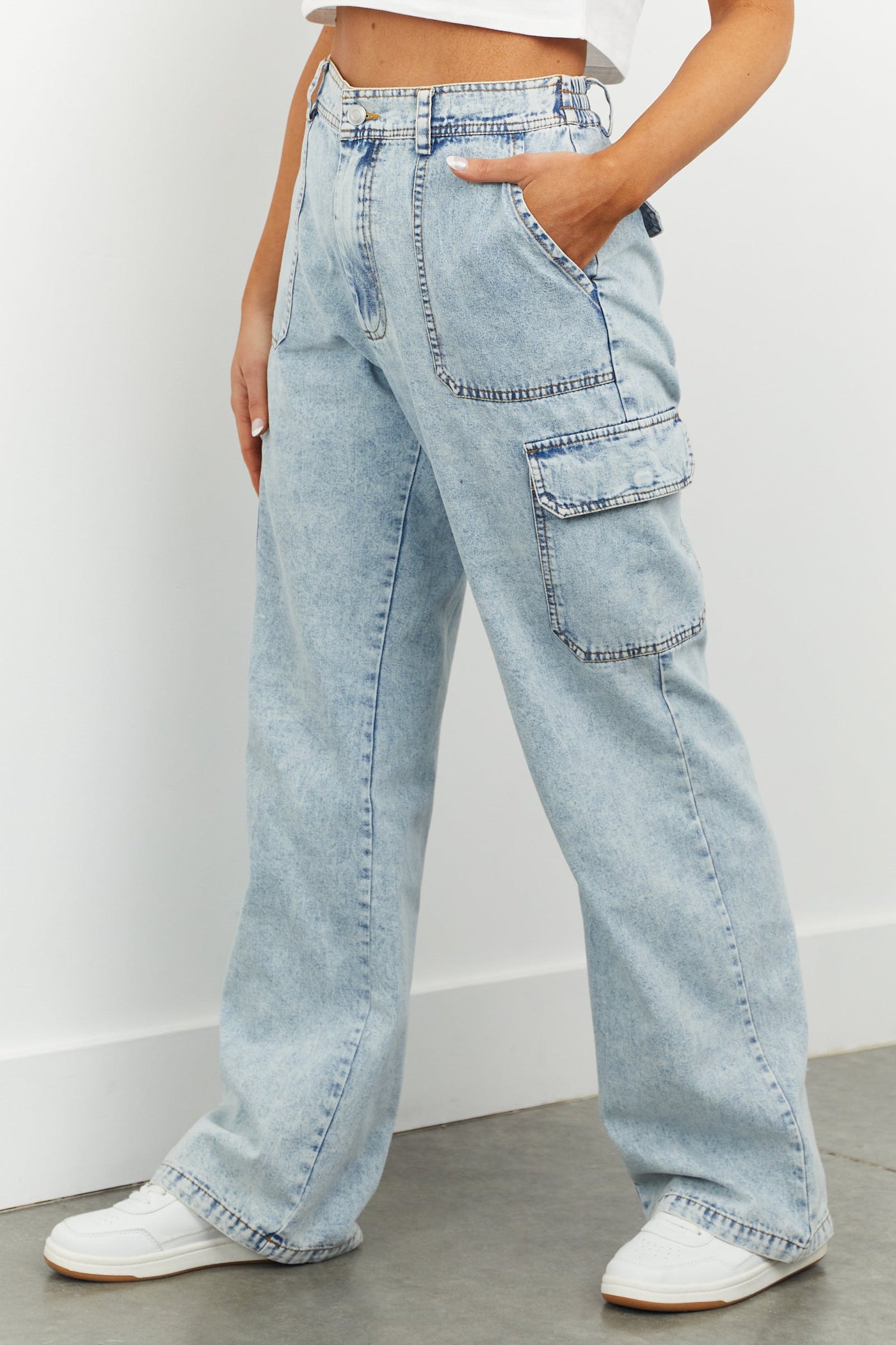 Light Acid Wash Wide Leg Cargo Pants