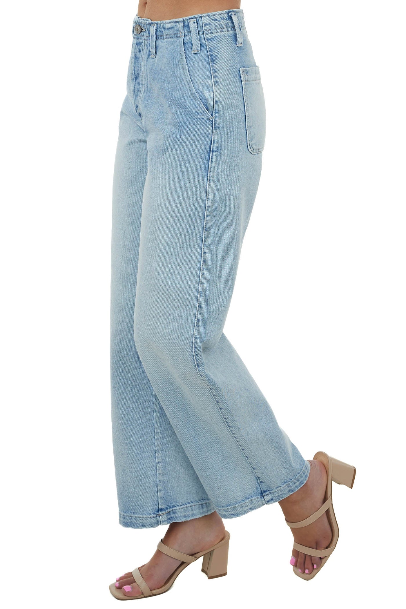 Light Wash Wide Leg Jeans with Side Pockets