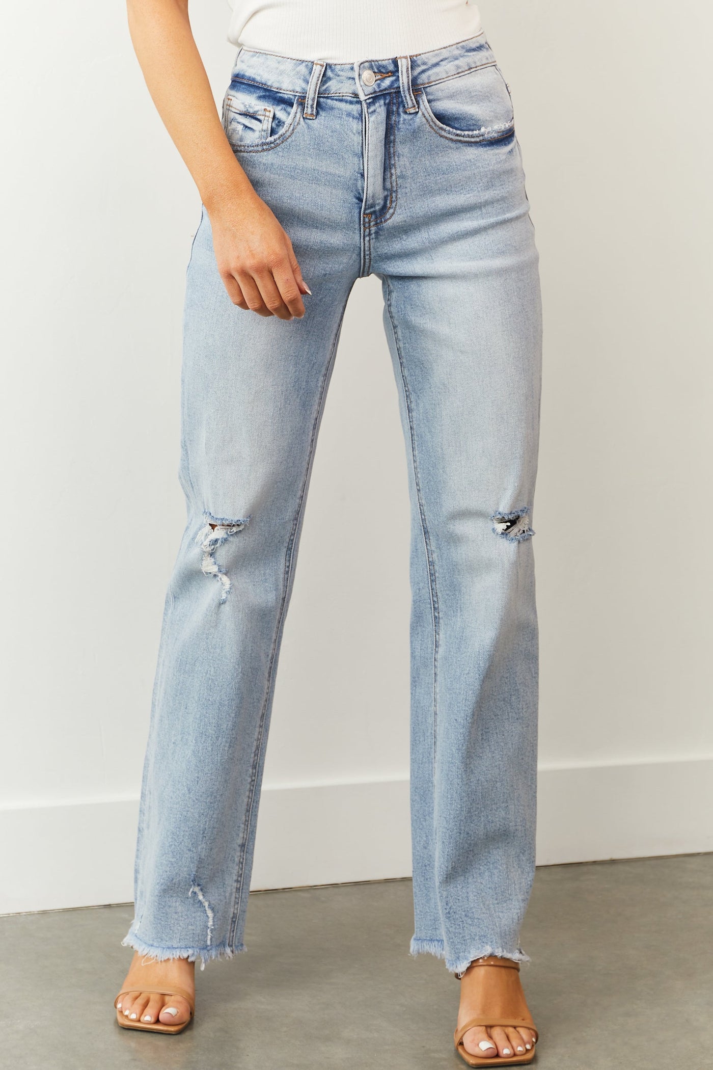 Light Washed Distressed 90s Straight Leg Jeans
