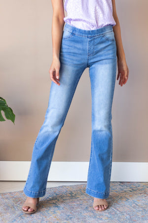 Light Wash Mid Rise Pull On Flare Leg Jeggings